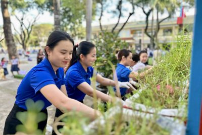 NÉT ĐẸP MÀU ÁO”!
